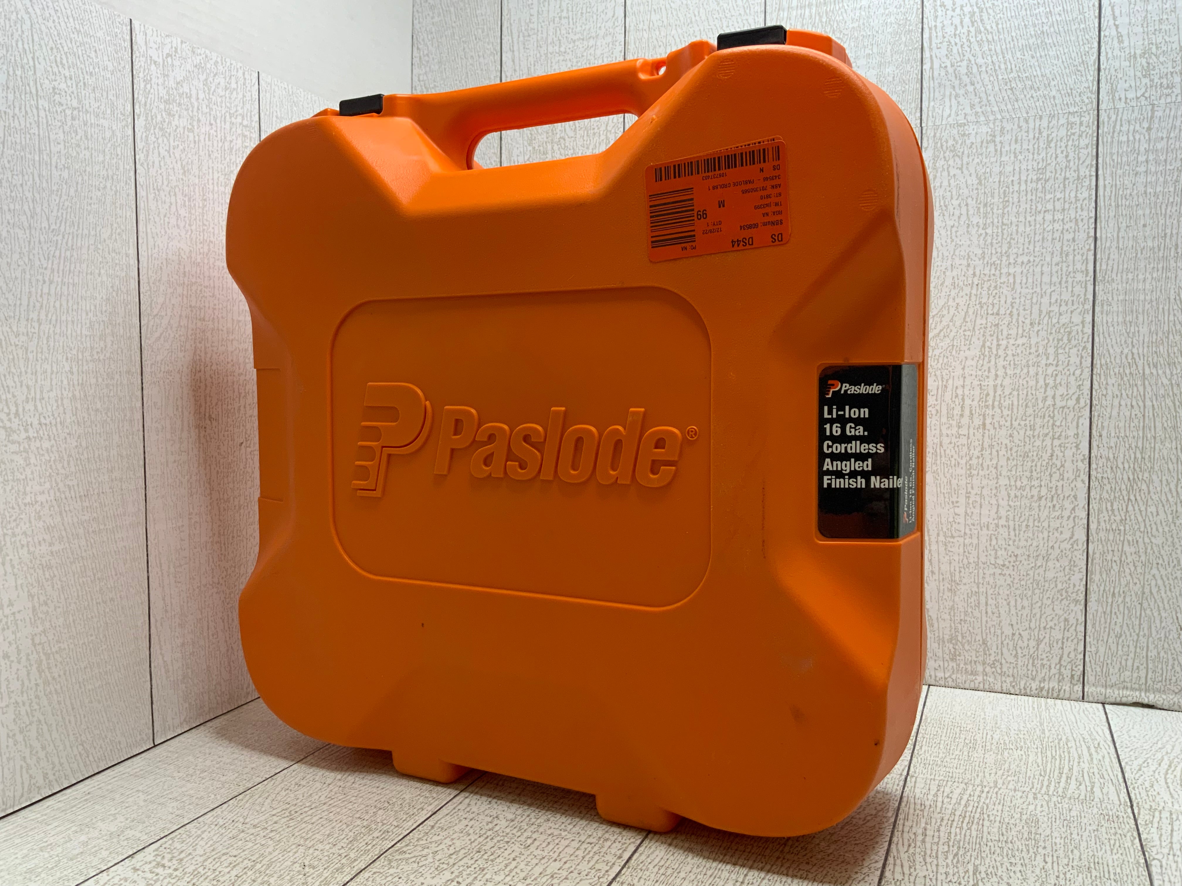 Paslode, Cordless Finish Nailer, 902400, 16 Gauge Angled, Battery Powered (8059205386478)